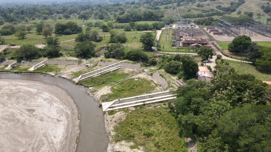 Obras civiles para protección de orillas del río Purnio