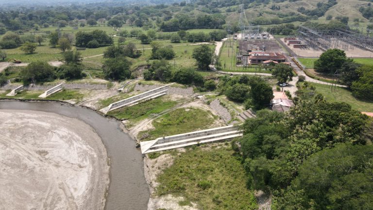 Obras civiles para protección de orillas del río Purnio