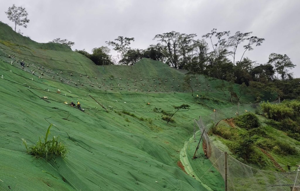 Obras de estabilización de talud PCH -Tunjita