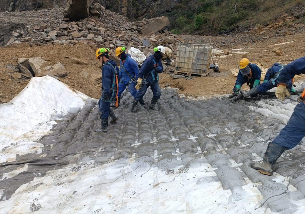 Obras de estabilización de talud PCH -Tunjita